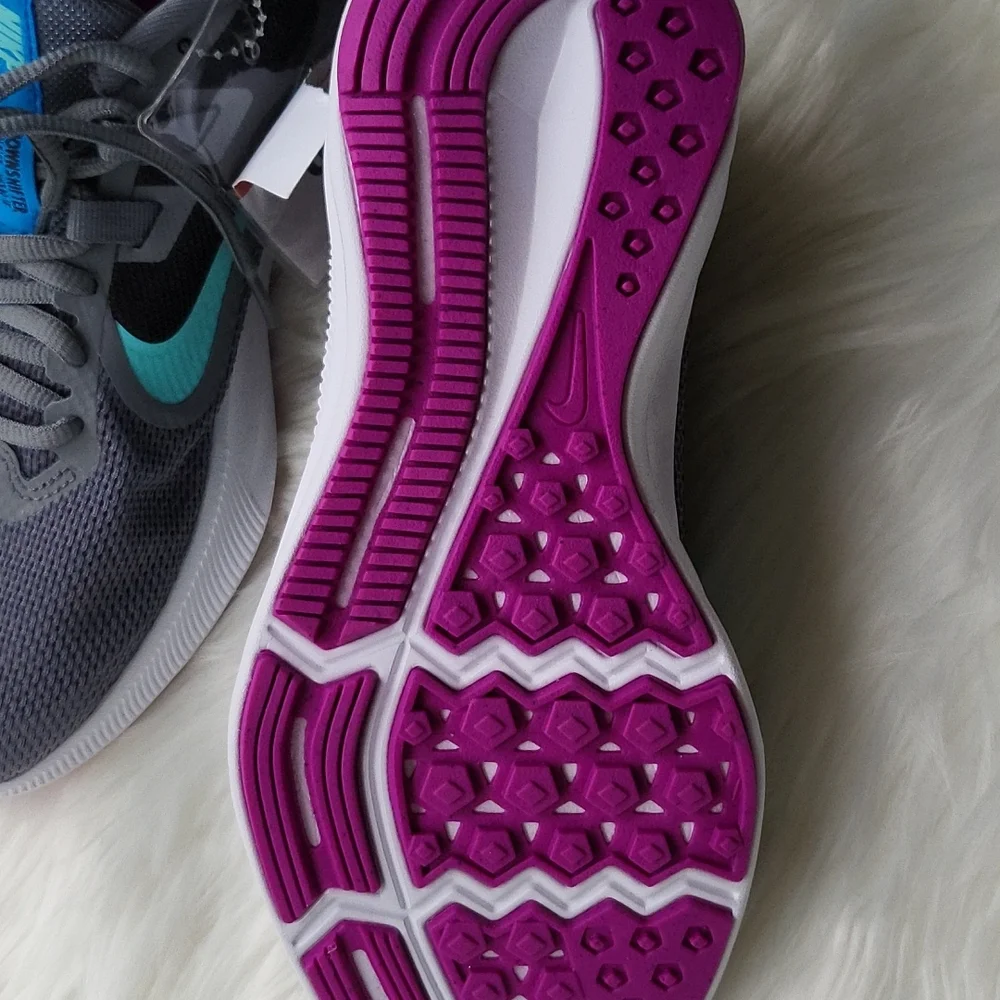 Nike - Picture 3 of 3
